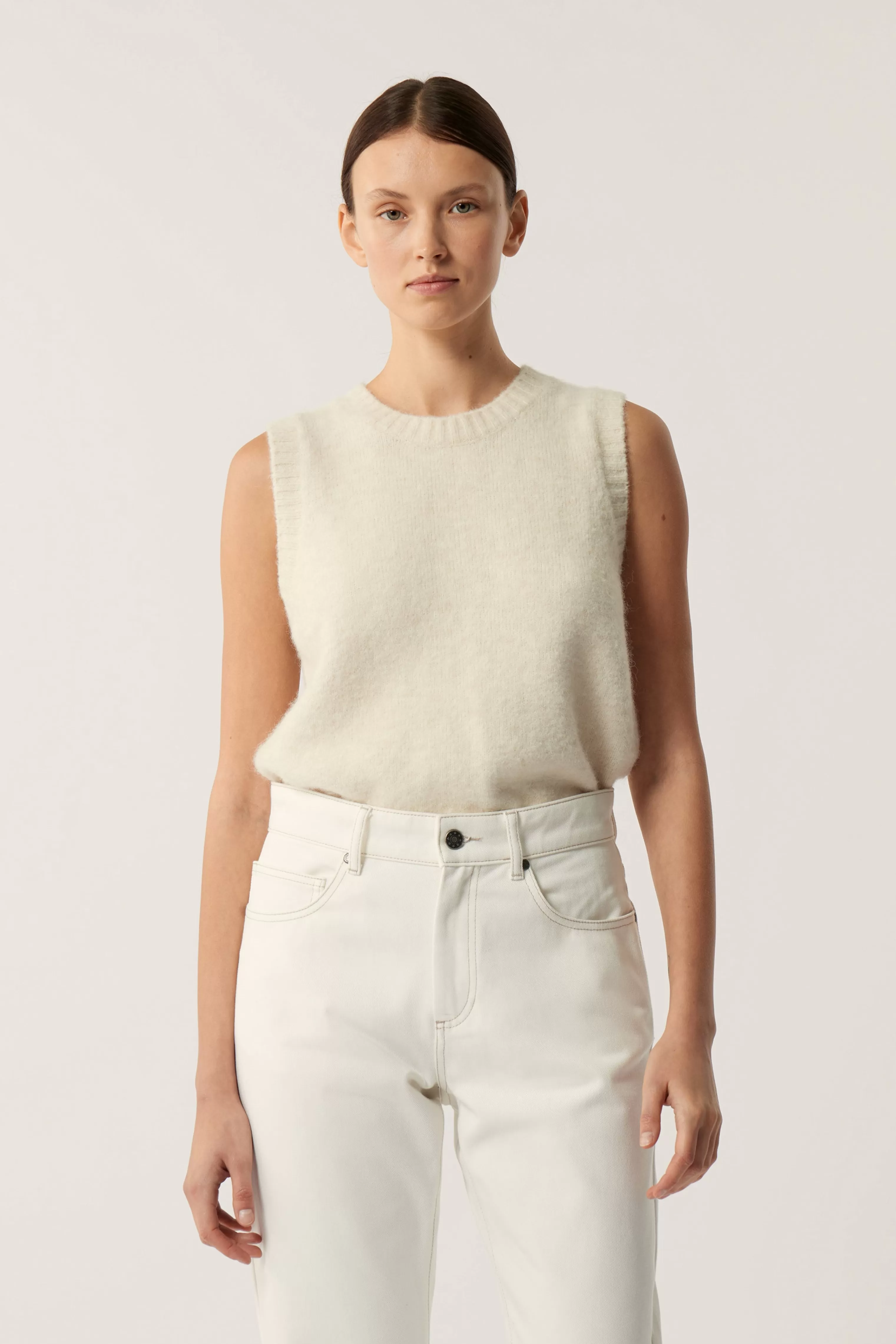 jean_barney_737978.webp Soeur -JEAN BARNEY Blanc